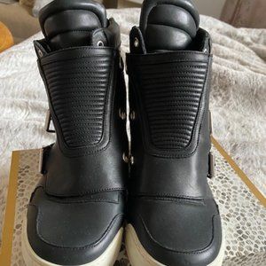 Balmain Snap on Sneakers